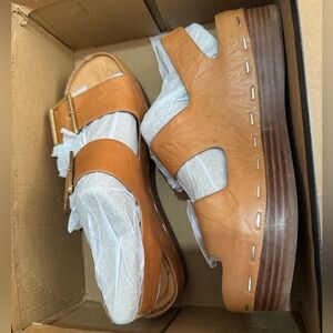 🎉LAST PIECE🎉KELSI DAGGER Dover Platform Sandals